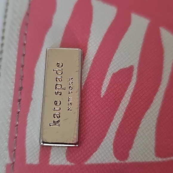 Kate Spade Women's Zipper Wallet  Pink and Cream  Size 7.5" Wide 4" length - Picture 2 of 16